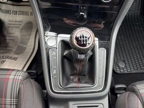 Used 2018 Volkswagen GTI SE image 14