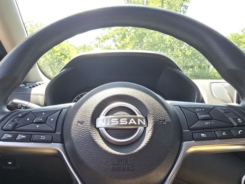 Used 2024 Nissan Sentra SV FWD image 23