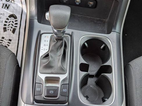 Used 2022 Kia Carnival LX FWD image 12