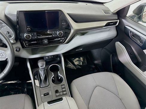 Certified 2023 Toyota Highlander LE image 26