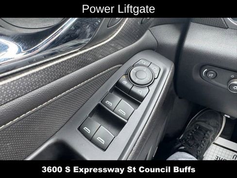 Used 2023 Chevrolet Traverse Premier AWD/4WD image 24