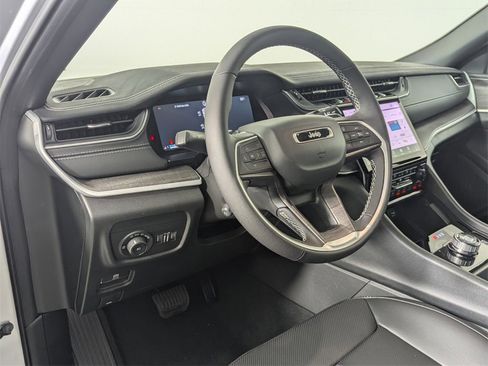 New 2025 Jeep Grand Cherokee Limited w/ Luxury Tech Group II image 11