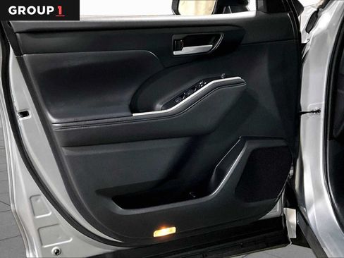 Certified 2025 Toyota Highlander XLE AWD/4WD image 22