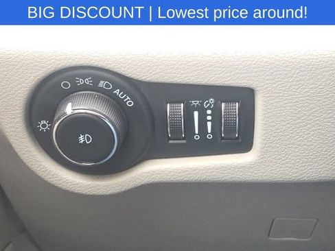 Used 2023 Chrysler Pacifica Touring-L FWD image 32