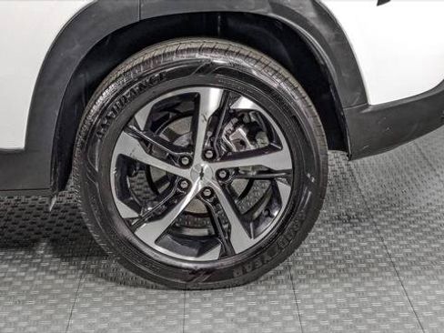 Used 2025 Chevrolet Trax RS w/ Sunroof Package FWD image 35