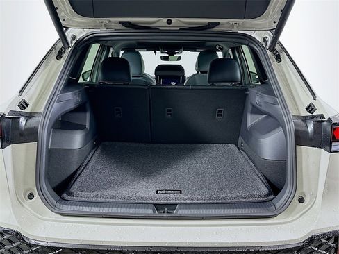 New 2026 Volkswagen Tiguan SE R-Line image 16