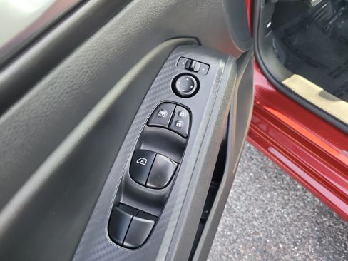 Used 2025 Nissan Altima 2.5 SV FWD image 14
