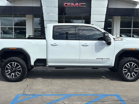 Used 2023 GMC Sierra 2500 AT4 w/ AT4 Preferred Package image 9