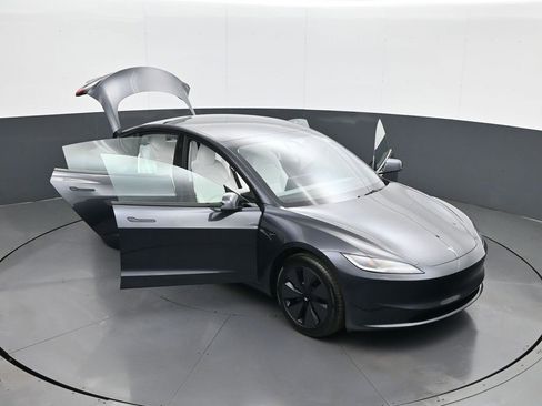 Used 2025 Tesla Model 3 Long Range image 32