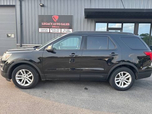 Used 2017 Ford Explorer FWD image 2