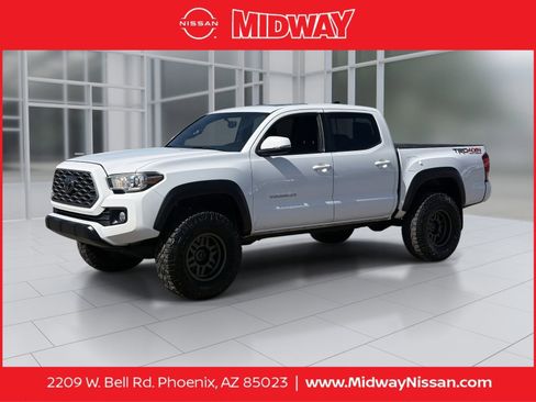 Used 2016 Toyota Tacoma TRD Off-Road w/ Premium & Technology Package image 1