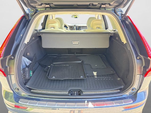 Certified 2024 Volvo XC60 B5 Ultimate w/ Protection Package Premier AWD/4WD image 24