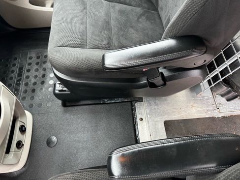 Used 2015 RAM C/V Tradesman image 18