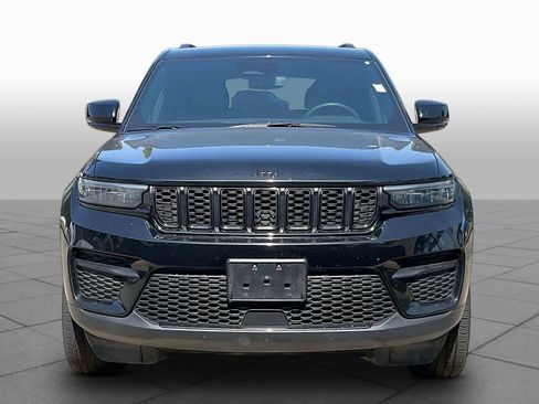 Used 2024 Jeep Grand Cherokee Altitude AWD/4WD image 4