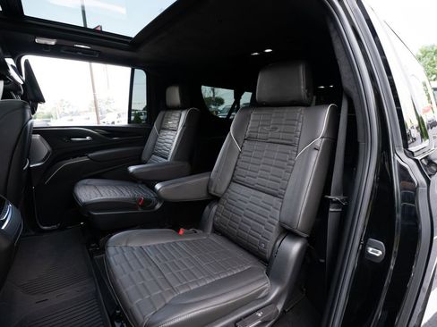 Used 2023 Cadillac Escalade ESV V w/ LPO, ONYX Package AWD/4WD image 46
