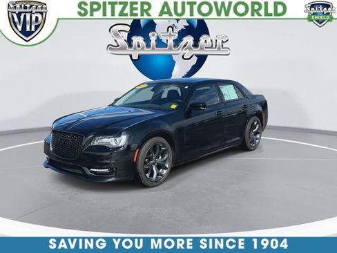 Used 2023 Chrysler 300 Touring L w/ Comfort Group image 4