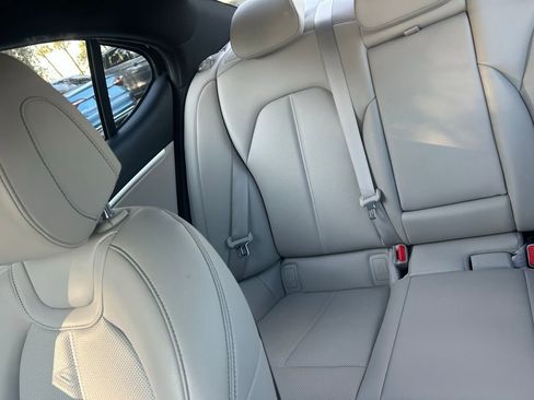 Used 2023 Genesis G70 2.0T image 12