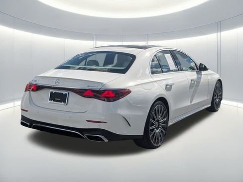 Used 2025 Mercedes-Benz E 350 4MATIC Sedan image 5