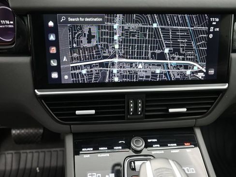 Certified 2022 Porsche Cayenne Platinum Edition AWD/4WD image 16