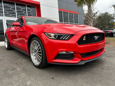 Used 2017 Ford Mustang Coupe image 3