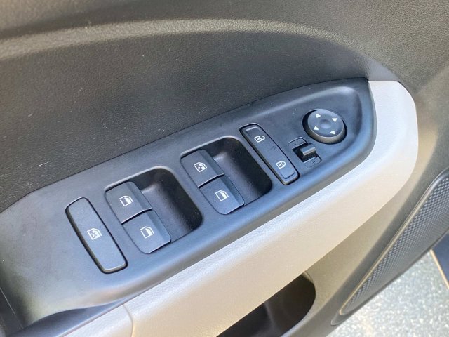 Used 2024 Hyundai Venue SEL FWD image 13