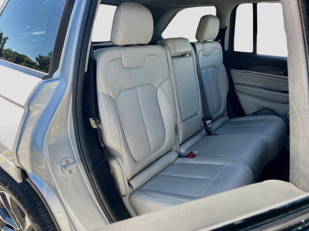 Used 2022 Jeep Grand Cherokee Overland AWD/4WD image 28