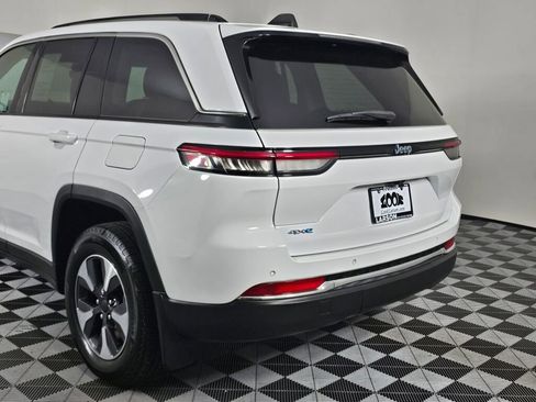 Used 2022 Jeep Grand Cherokee Limited 4xe w/ MOPAR Finishing Package AWD/4WD image 13