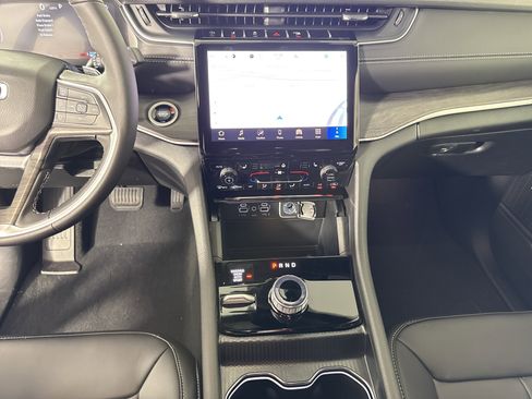 New 2025 Jeep Grand Cherokee Limited image 25