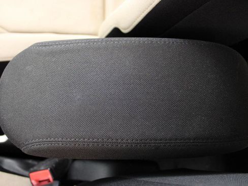 Used 2017 Jeep Renegade Latitude FWD image 57
