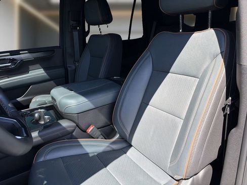 Certified 2025 GMC Yukon AT4 w/ AT4 Premium Package AWD/4WD image 13