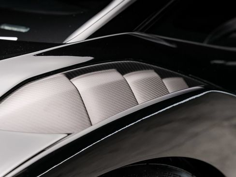 Used 2021 Lamborghini Huracan STO RWD image 8