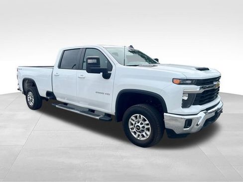 Used 2025 Chevrolet Silverado 2500 LT w/ Safety Package AWD/4WD image 7