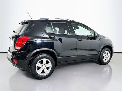 Used 2022 Chevrolet Trax LT w/ LT Convenience Package image 7