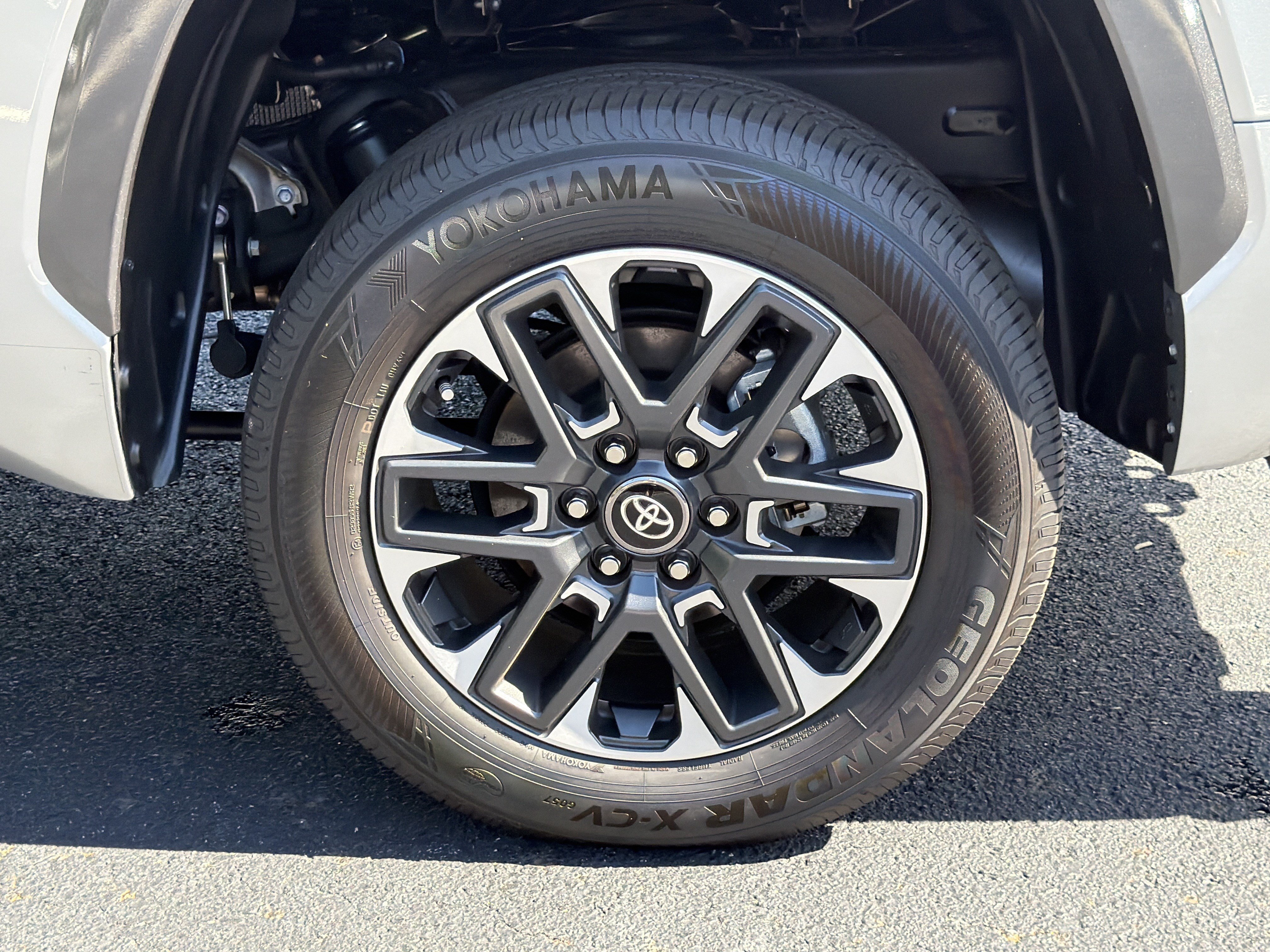 Used 2025 Toyota Tundra Limited AWD/4WD image 19