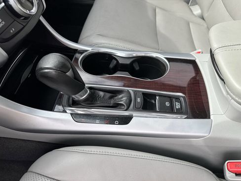 Used 2017 Acura TLX w/ Technology Package FWD image 34