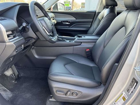 Certified 2025 Toyota Grand Highlander AWD image 20