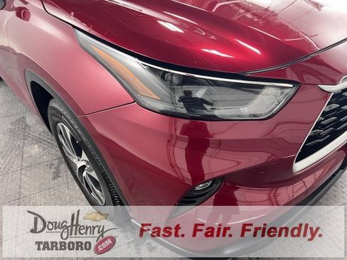 Used 2022 Toyota Highlander XLE image 9