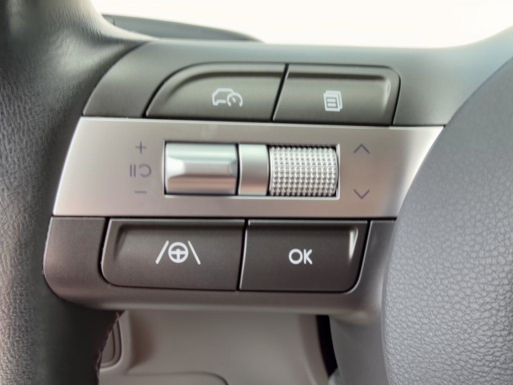 Used 2025 Hyundai Kona SEL FWD image 18