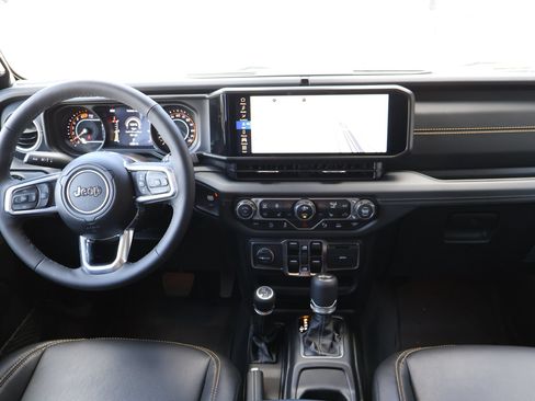 Used 2025 Jeep Wrangler Unlimited Sahara AWD/4WD image 21