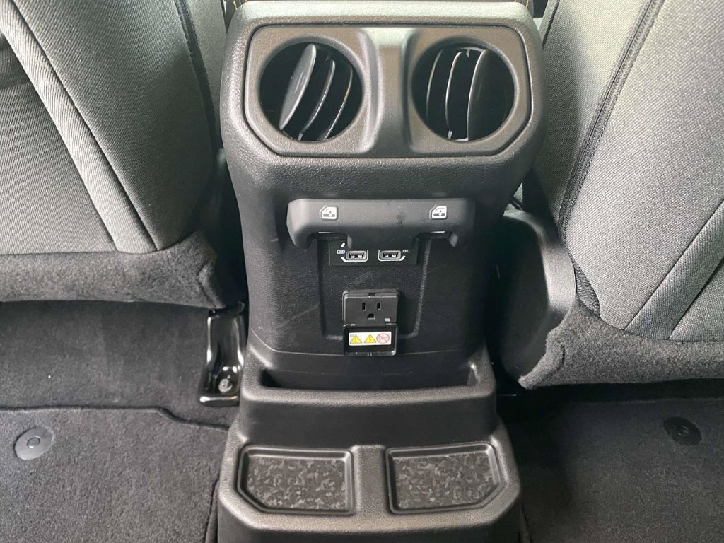Used 2025 Jeep Wrangler Unlimited Sahara w/ Safety Group AWD/4WD image 11
