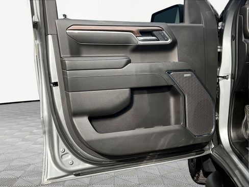 Used 2025 Chevrolet Silverado 1500 LT Trail Boss w/ Convenience Package II AWD/4WD image 21