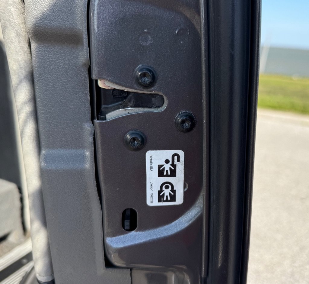 Used 2013 Chevrolet Express 2500 Extended RWD image 39