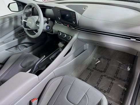Certified 2025 Hyundai Elantra SE FWD image 30