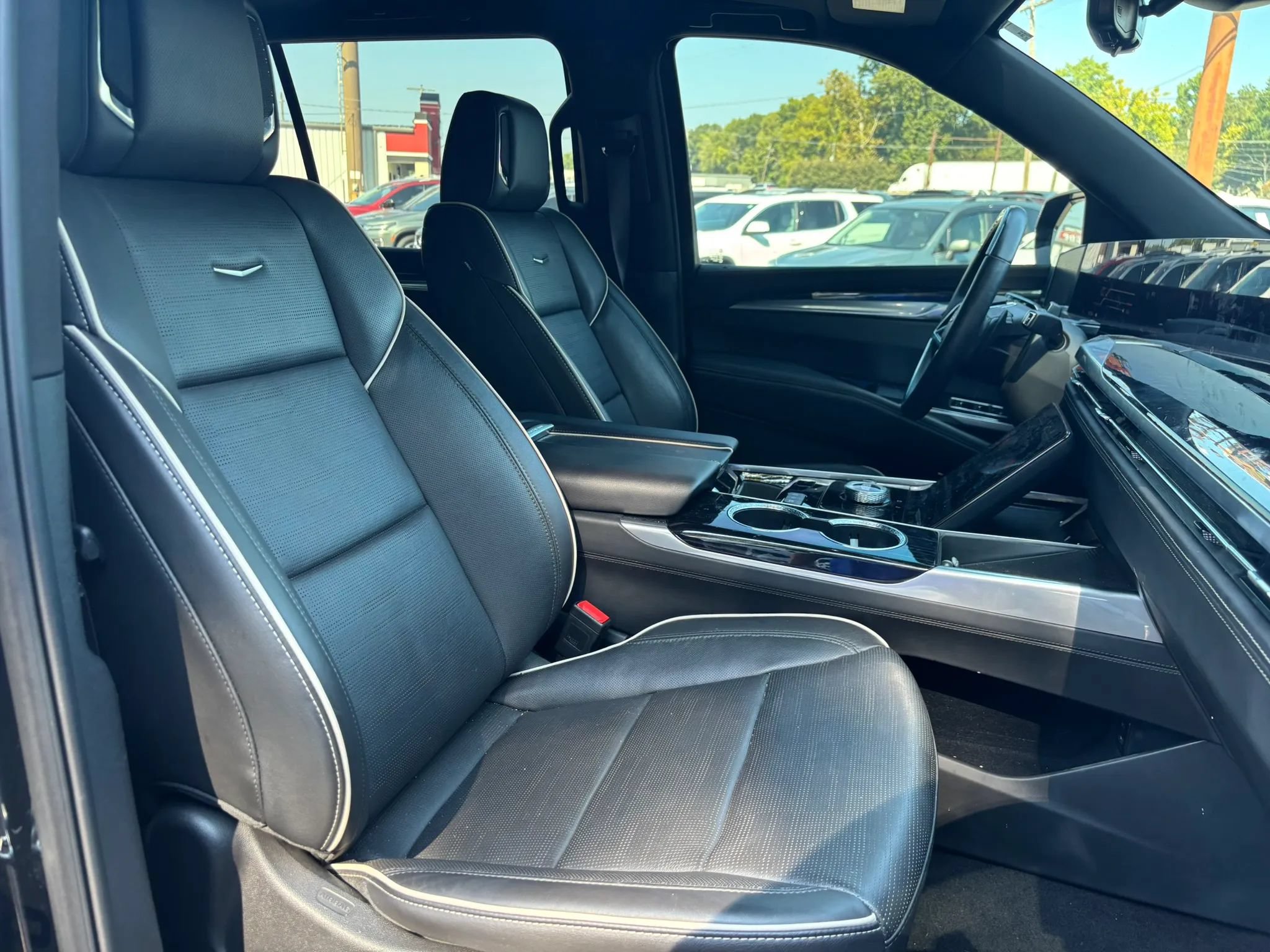 Used 2025 Cadillac Escalade ESV Sport AWD/4WD image 23