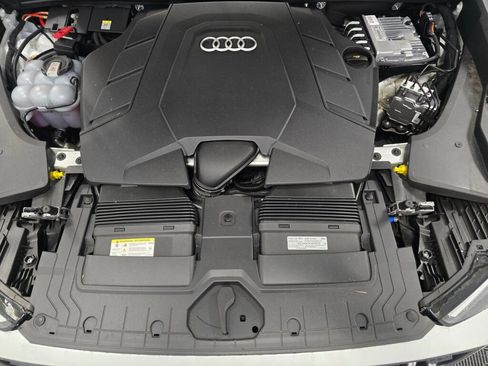 Used 2024 Audi Q8 Prestige w/ Prestige Package image 10