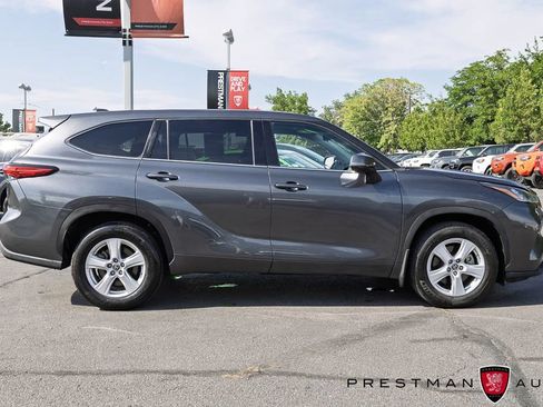 Used 2022 Toyota Highlander LE AWD/4WD image 18