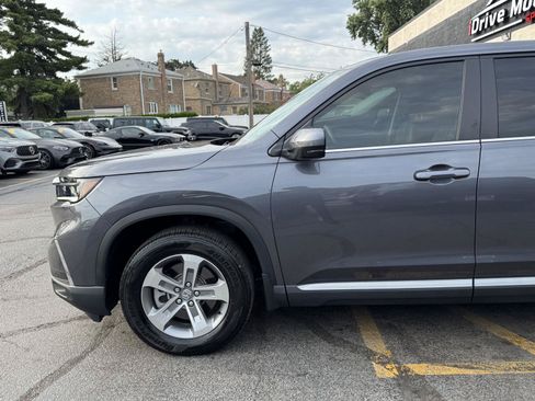 Used 2025 Honda Pilot EX-L image 3