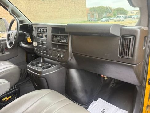 Used 2021 GMC Savana 3500 Extended w/ Power Convenience Package RWD image 16