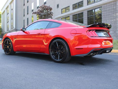 Used 2019 Ford Mustang GT w/ Black Accent Package RWD image 21