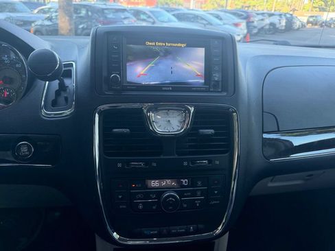 Used 2012 Chrysler Town & Country Touring-L w/ Driver Convenience Group FWD image 25